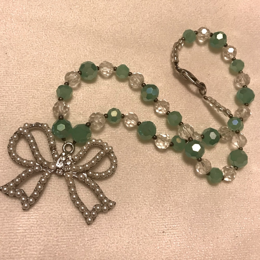 Vintage Style Bow Necklace